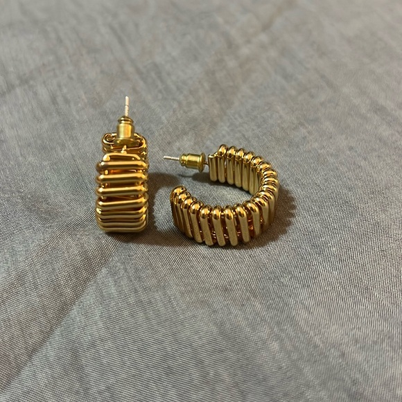 Affordable Fashion Finds Jewelry - Gold Ribbed Hoop Earrings - Women Jewelry